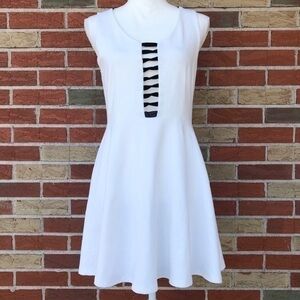 Romeo & Juliet Couture NWT Mesh Sleeveless White Black Fit & Flare Mini Dress 👗